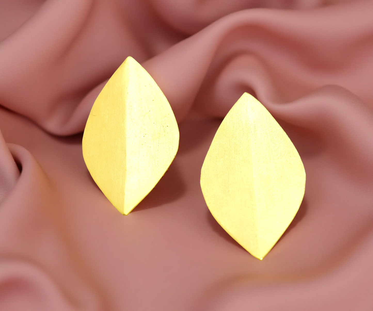 Geomatric design fusion earings | Golden | Screw Type