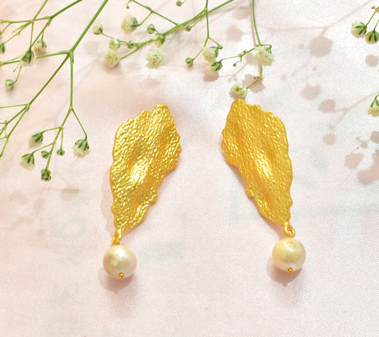 Geomatric design fusion earings | Golden | Screw Type